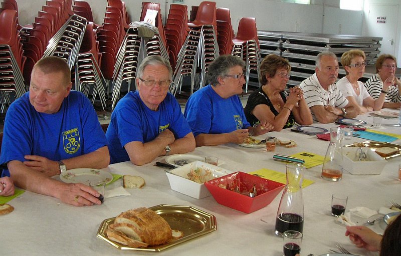 2012-06-27 40 On finit les entrees.JPG